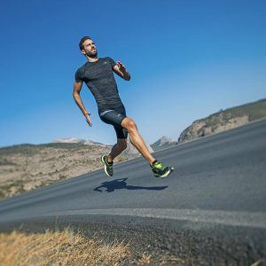 Chaussures de course à pied, vêtements et équipement sportif