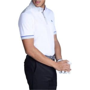 polo de golf blanc porté par un homme