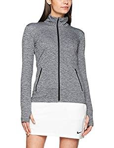 femme avec veste de golf grise nike