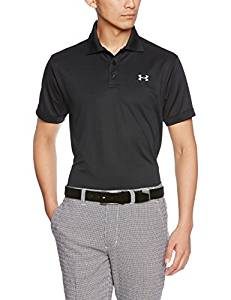 Homme portant polo golf marque Under Armour