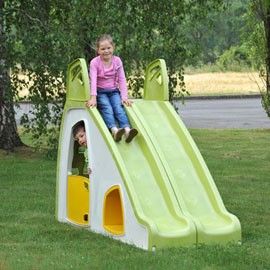 petite fille sur double toboggan