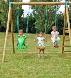 balançoire avec 3 enfants