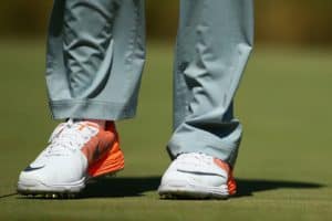 chaussures de golf blanc et orange