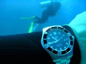 montre de plongée sous l'eau