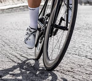 cycliste pédale à vélo