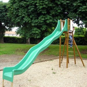 toboggan à vagues en bois